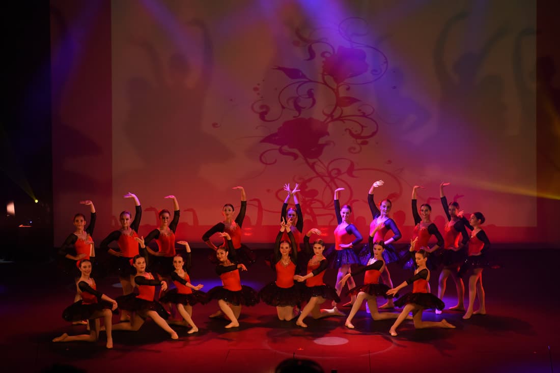 SDS Griffith dancers performing on stage